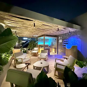 Sin Nombre Bali - Sauna, Ice Bath & Roof Terrace 4* チャングー